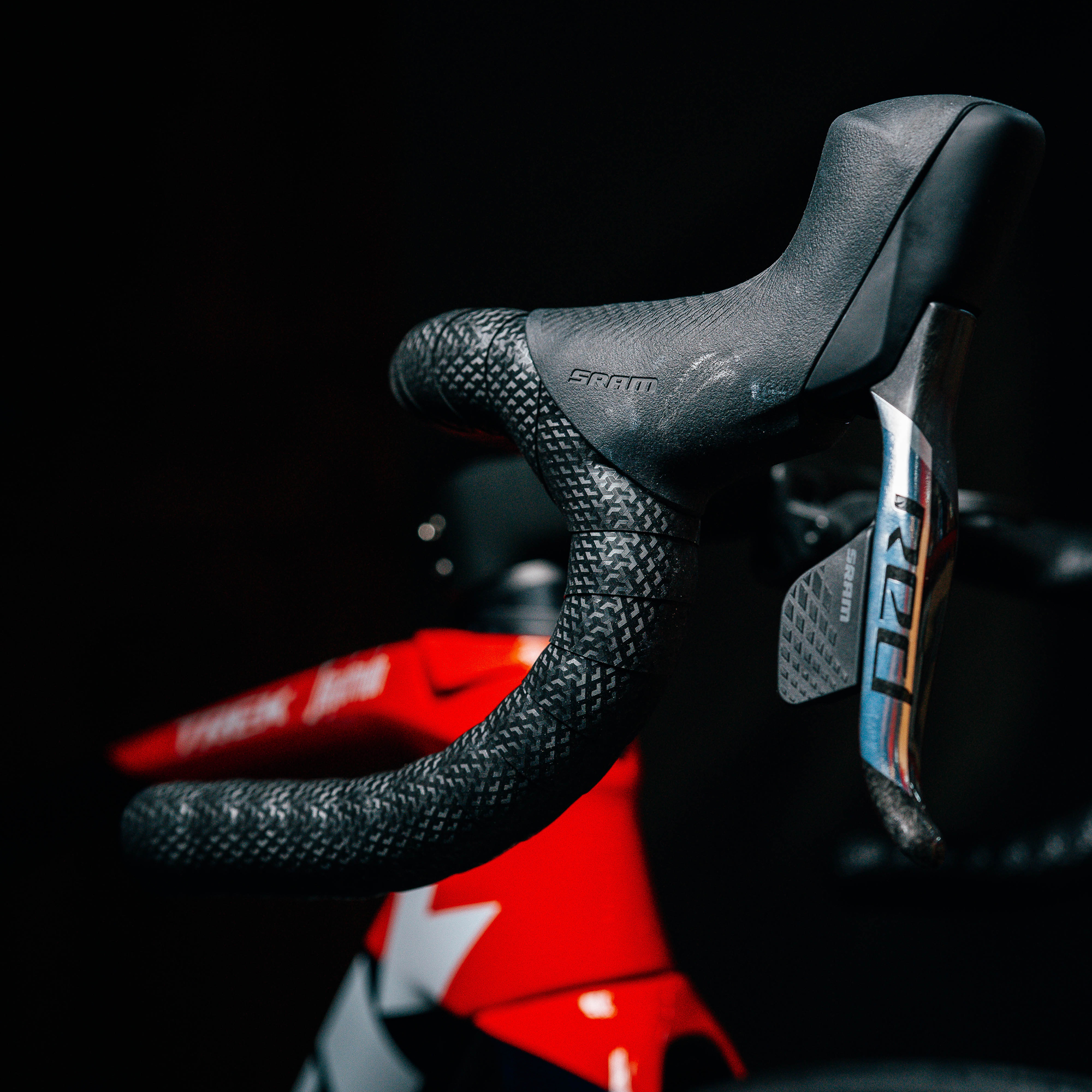 attitude-image-explorer-bk-rgb